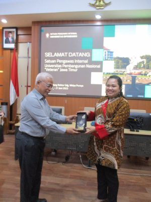 foto ketua spi bersama spi upn veteran jatim